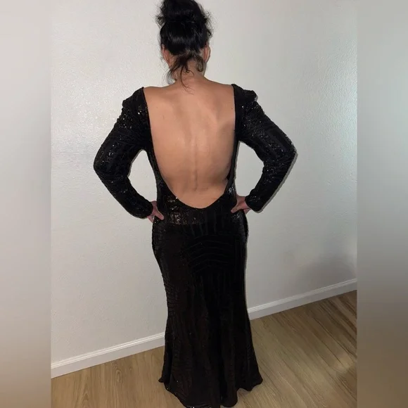 Elegant Black Sequin Evening Gown - Picture 4 of 4